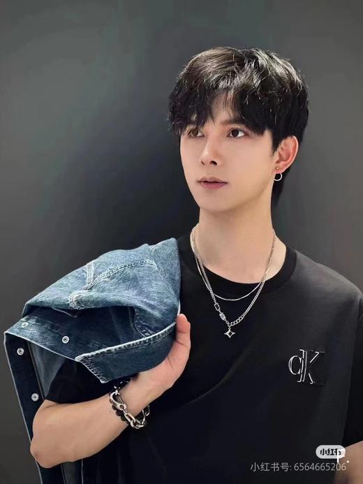 F030180早春新款礼盒装黑白搭配刺绣印花圆领纯棉短袖T恤 商品图12