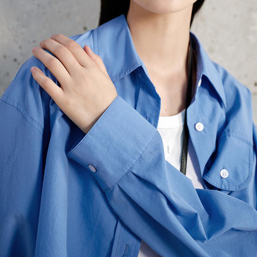 NEELLY纳俪商场同款春季新款宽松休闲长袖衬衫女百搭纯色短款上衣N26024B04512 商品图2