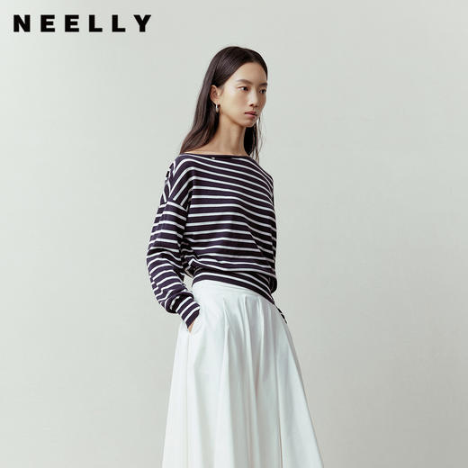 NEELLY纳俪商场同款春季新款时尚斜肩型条纹针织衫女宽松显瘦上衣N26023A01075 商品图0