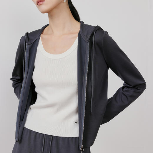 NEELLY纳俪商场同款春季新款休闲运动风连帽开衫女随性休闲短外套N26031C01124 商品图2