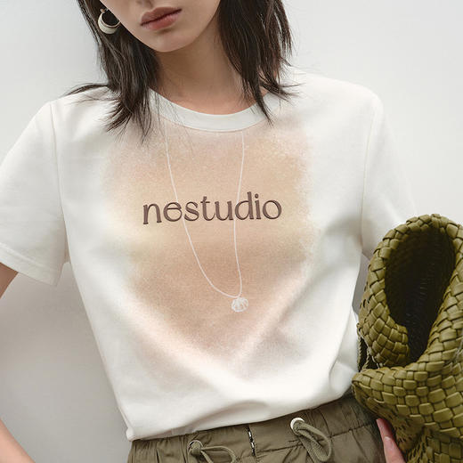 NEELLY纳俪商场同款夏季新款简约字母印花T恤女质感潮流时尚短袖N26044T04520 商品图2