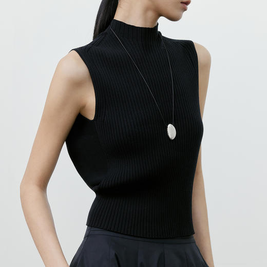 NEELLY纳俪商场同款春新款休闲黑色半高领坑条背心女修身针织上衣N26031A01100 商品图2
