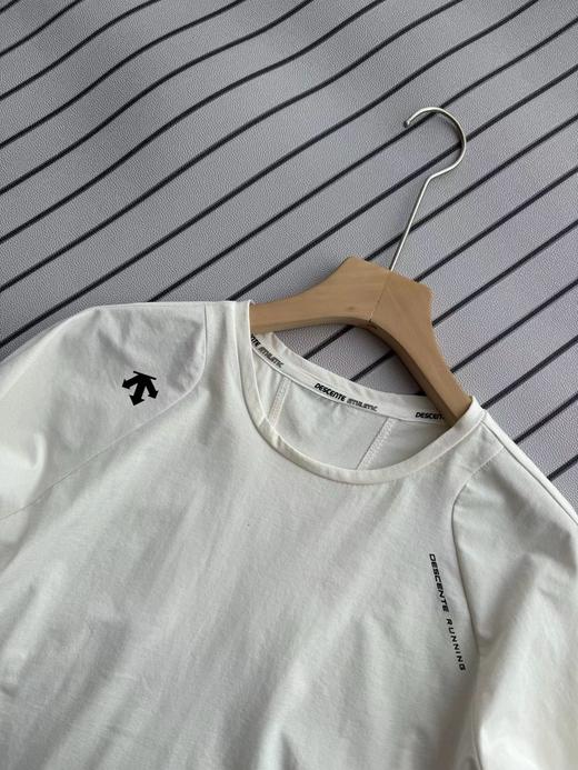 F030132轻量化科技立体剪裁女士长袖圆领针织T恤 商品图9