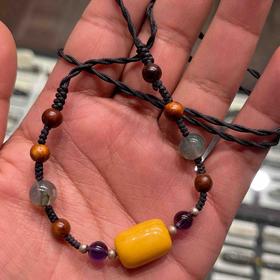 260元/条蜜蜡项链