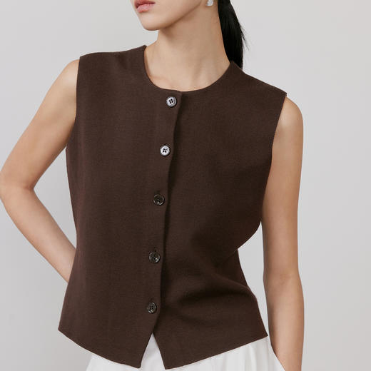 NEELLY纳俪商场同款春新款复古深棕肌理感马甲女气质通勤针织上衣N26031A01102 商品图2