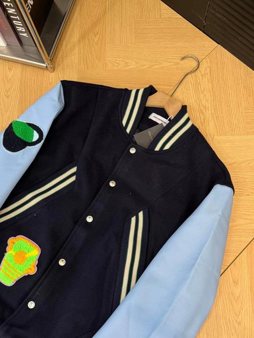 F030101高克重毛呢面料定徽章拼皮棒球服外套 商品图2