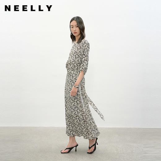 NEELLY纳俪商场同款夏季新款黑白碎花收腰连衣裙女显瘦休闲长裙N26044Y04569 商品图0