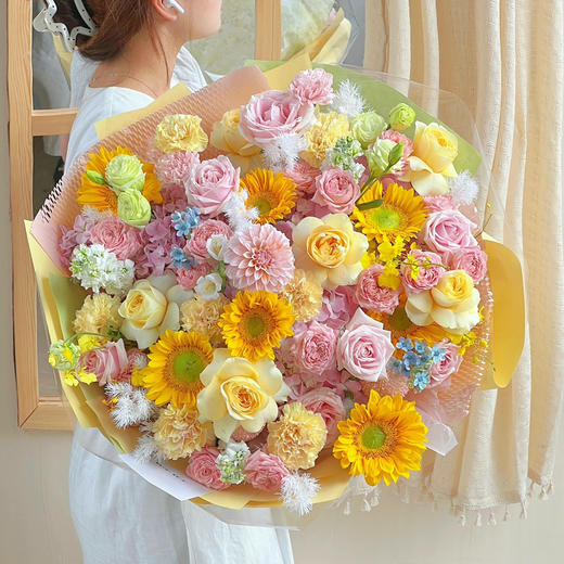 《半见》奶油桃子奶油粉雪山朱丽叶塔杯绿芯向日葵康乃馨花束直径45㎝ 商品图2