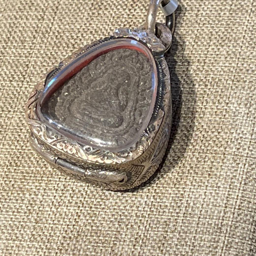 2400元/个龙婆沙康必打佛牌 商品图0