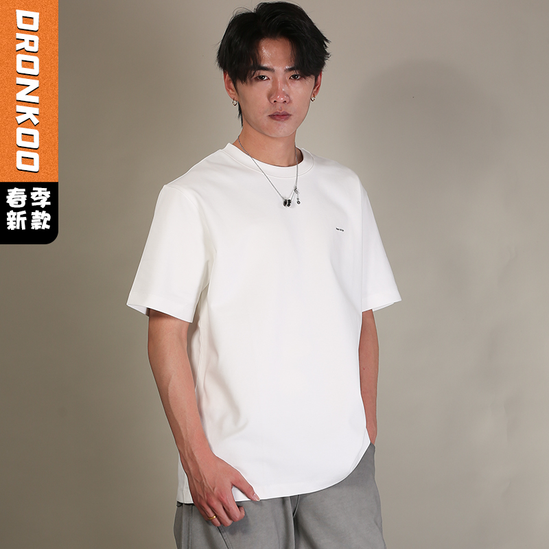 DRONKOO 2026 圆领左胸小字母印花微阔短袖T恤