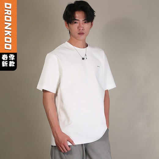 DRONKOO 2026 圆领左胸小字母印花微阔短袖T恤 商品图0