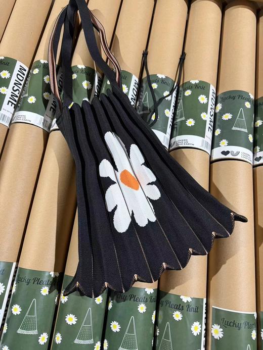 F030137清新甜美立体褶皱纹理白色雏菊七彩包针织包 商品图6