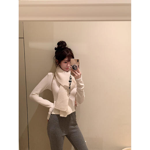 金蘑菇菇 通勤女大的早春常服 / 自带垫肩纯欲小白t 商品图3