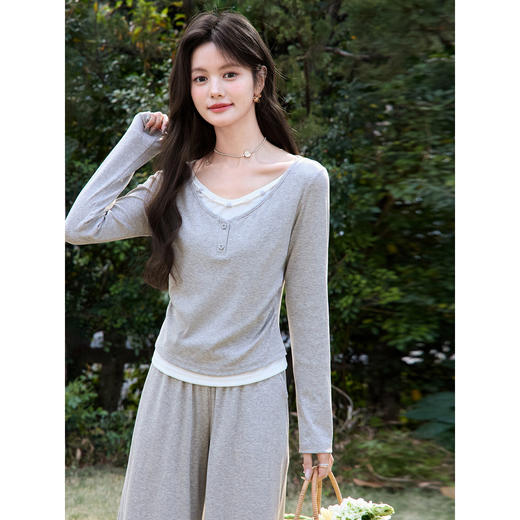 鹿向南「轻歌曼舞」灰色假两件休闲正肩长袖t恤女春新款短款上衣 商品图0