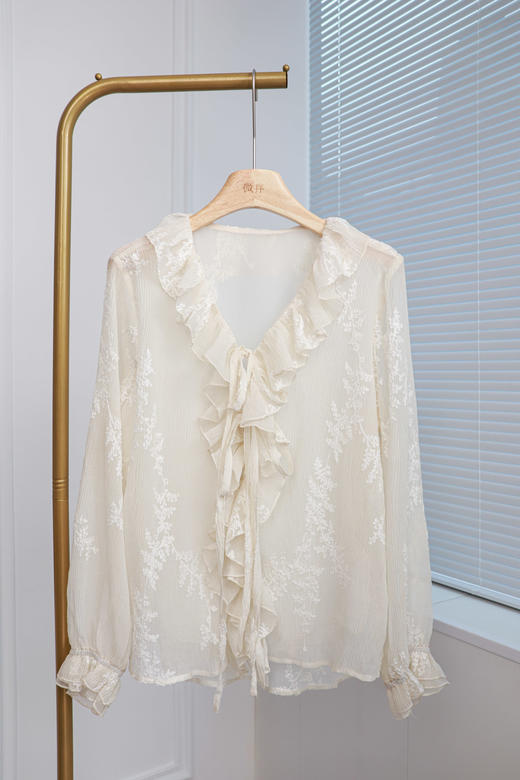 沐盏|优雅别致系带刺绣衬衣 商品图1