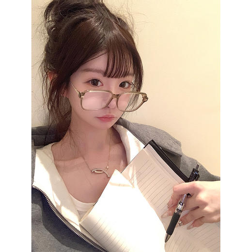 金蘑菇菇 通勤女大的早春常服 / 自带垫肩纯欲小白t 商品图4