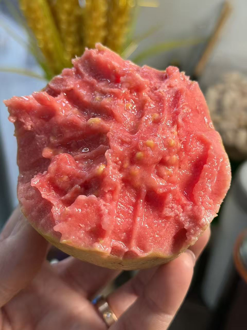 草莓红心奶油芭乐