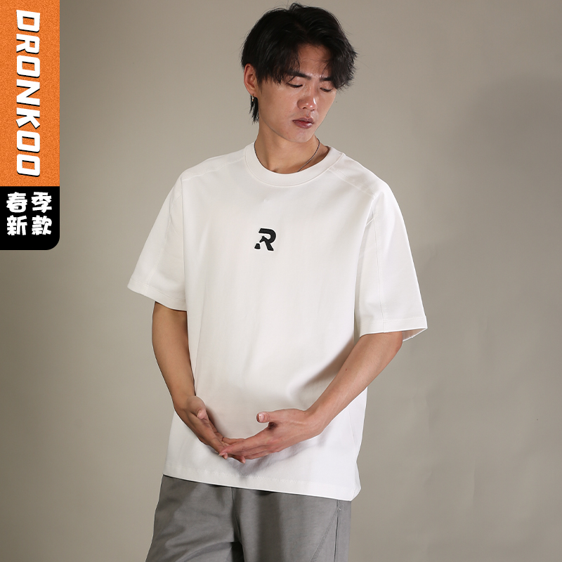 DRONKOO 2026 圆领前R刺绣肩毛边短袖T恤
