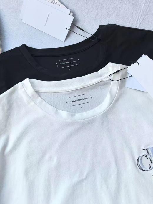 F030180早春新款礼盒装黑白搭配刺绣印花圆领纯棉短袖T恤 商品图3