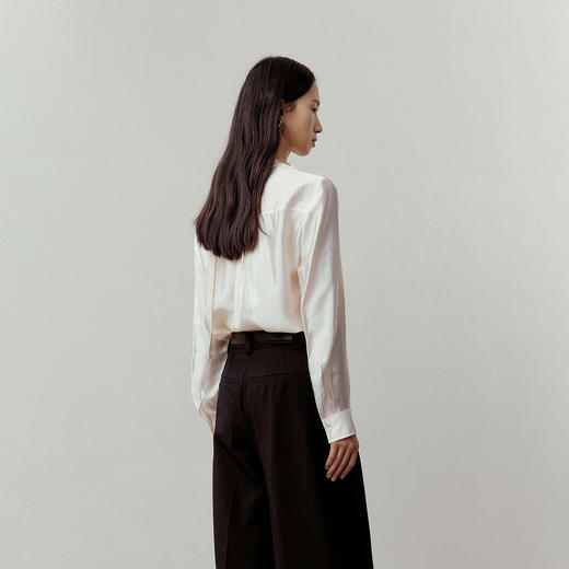 NEELLY纳俪商场同款春新款时尚简约飘带衬衫女优雅设计感荡领上衣N26012B01033 商品图1