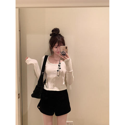 金蘑菇菇 通勤女大的早春常服 / 自带垫肩纯欲小白t 商品图2