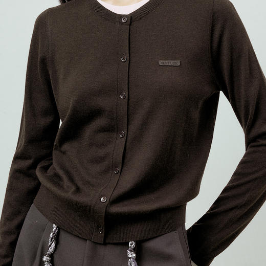 NEELLY纳俪商场同款春新款休闲圆领假两件针织开衫女简约舒适上衣N26012A01025 商品图2