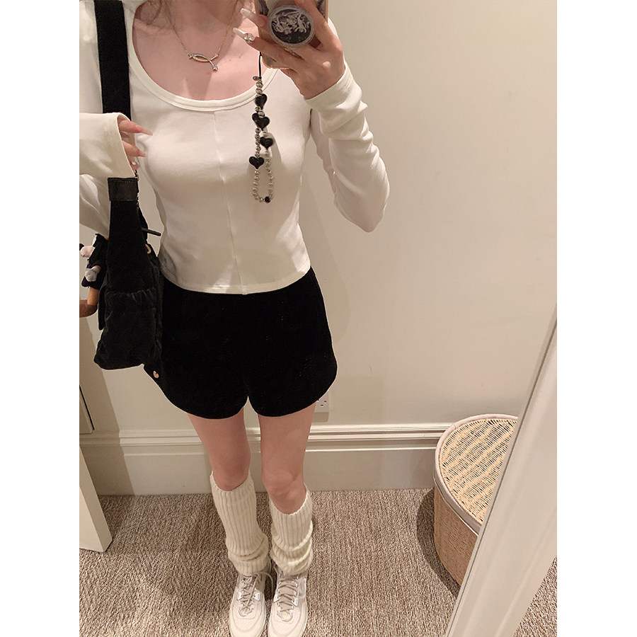 金蘑菇菇 通勤女大的早春常服 / 自带垫肩纯欲小白t