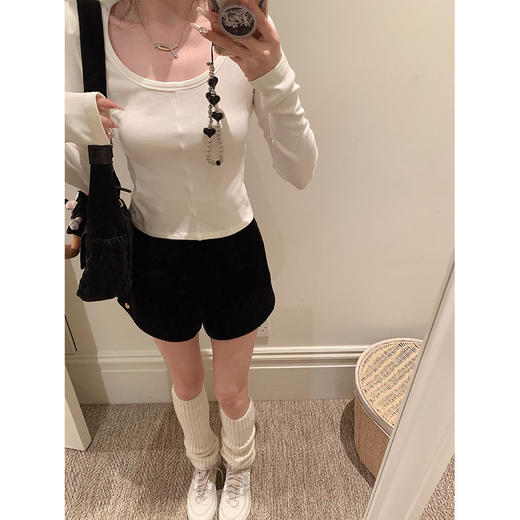 金蘑菇菇 通勤女大的早春常服 / 自带垫肩纯欲小白t 商品图0