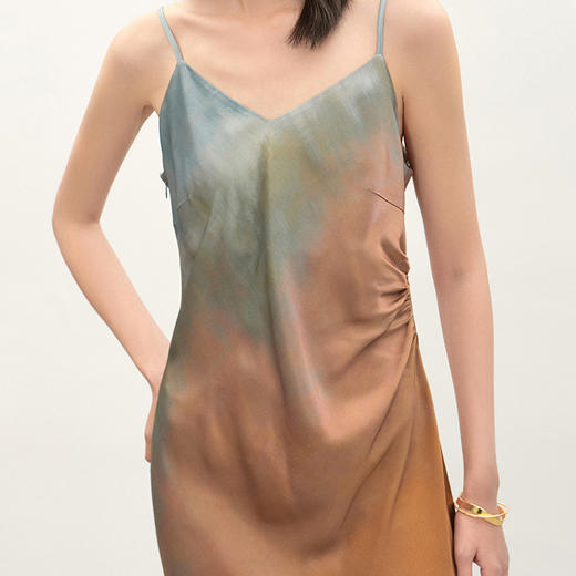 NEELLY纳俪商场同款夏新款简约性感吊带连衣裙女压褶收腰晕染长裙N26044Y04530 商品图2