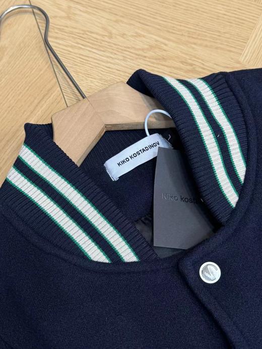 F030101高克重毛呢面料定徽章拼皮棒球服外套 商品图3