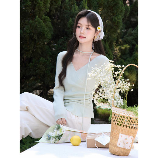 鹿向南「薄荷微光」绿色V领长袖针织衫春季外搭显瘦收腰上衣女 商品图4