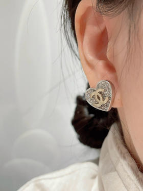 小香 26p 爱心满钻双C耳钉（XTY）