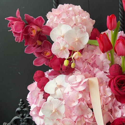 《上天的礼物》米朵绣球郁金香蕙兰红蕾丝抱抱桶 商品图3