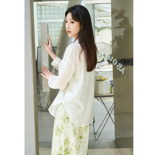 NEELLY纳俪商场同款夏季新款微透设计感衬衫女单排扣宽松休闲上衣N26044B04425 商品图3