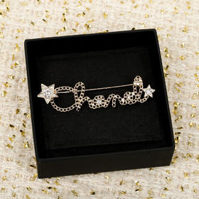 香奈儿 星星英文字母胸针（XTY）