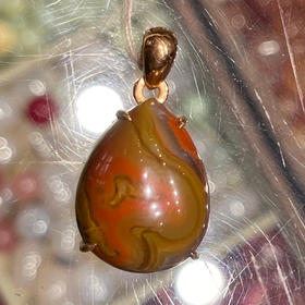 1250元/个战国红吊坠