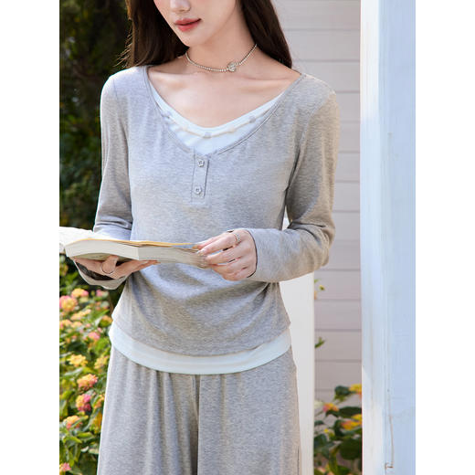 鹿向南「轻歌曼舞」灰色假两件休闲正肩长袖t恤女春新款短款上衣 商品图1