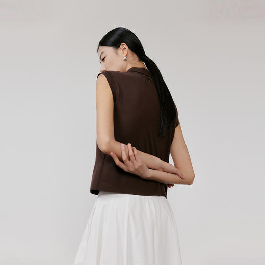 NEELLY纳俪商场同款春新款时尚翻领无袖针织衫女软糯亲肤修身上衣N26031A01101 商品图1