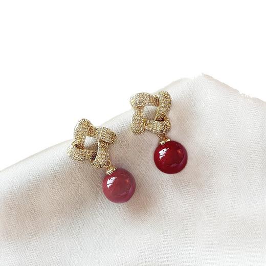 雀说 新年红色珍珠微镶同心结耳环EH23760 商品图4