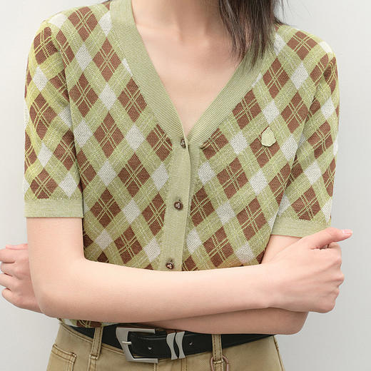 NEELLY纳俪商场同款夏新款V领格纹设计感针织开衫女撞色显白毛衣N26044A04513 商品图2