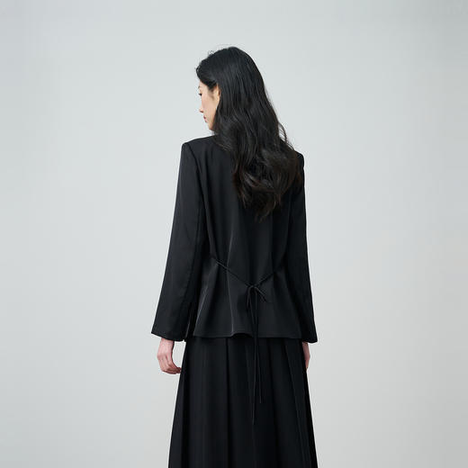 NEELLY纳俪商场同款春季新款气质通勤垂感西装女随性百搭翻领外套N26024W03303 商品图1