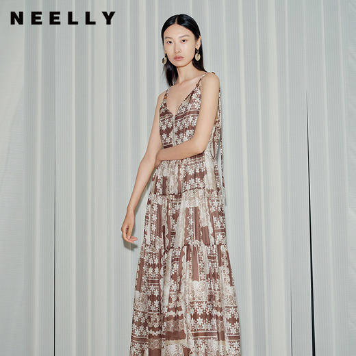 NEELLY纳俪商场同款春新款气质印花吊带连衣裙女中长款收腰A字裙N26034Y04508 商品图0
