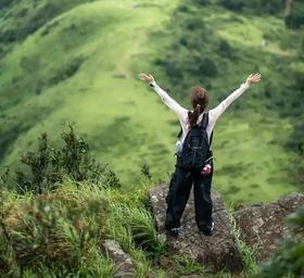 女生户外徒步专属指南：穿搭技巧+安全注意事项全干货！