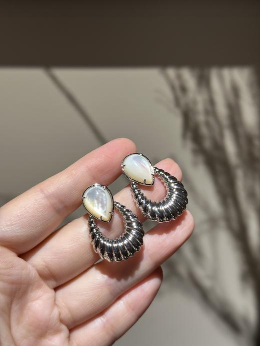 女神节专属耳饰，开春搭配衣服巨灵动！温柔通勤氛围感全都有～送闺蜜送自己都超合适，每一款都有小心机，闭眼入不踩雷！上耳佩戴超级美～✨ 商品图3