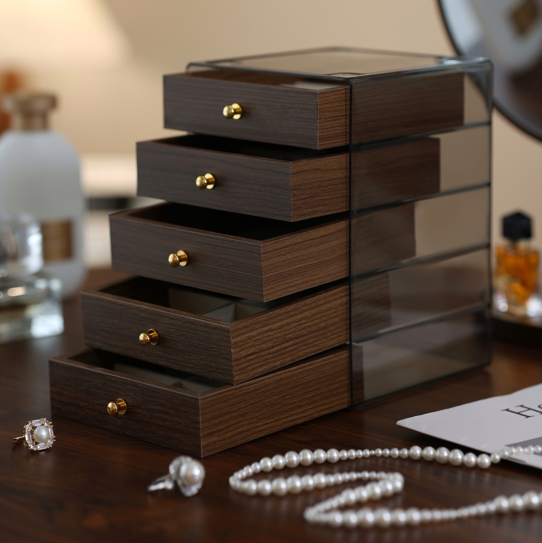 仅售💰39！出口韩国订单❗️【MuseMate胡桃木纹五层首饰收纳盒】 ✅小巧不占地方，足足5层大容量💎项链、手链、耳钉、耳环、戒指..通通帮你收纳整齐​ ​