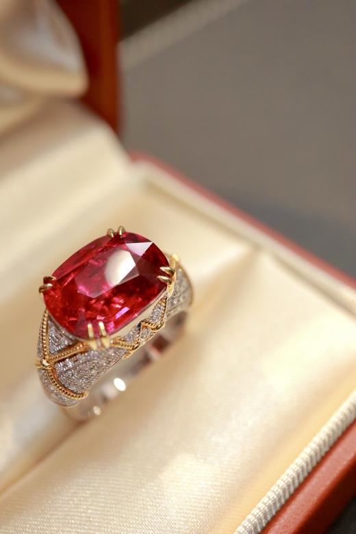 9.25克拉刻面卢比莱碧玺戒指 商品图3