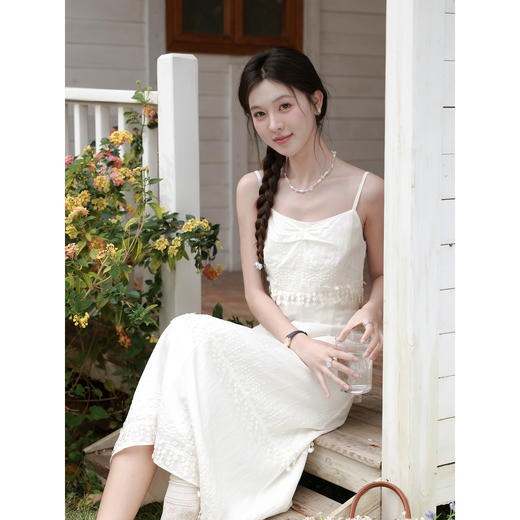 鹿向南「悸动的时光」法式吊带杏色连衣裙女春夏新款设计感长裙子 商品图4