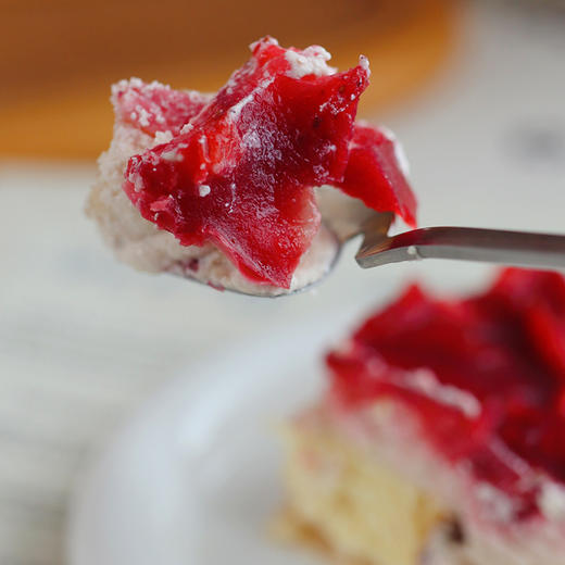 【专属女神的一口甜蜜】72h内现做现发 蓝莓/草莓酸奶巴斯克蛋糕  采用应急新鲜水果  口感酸酸甜甜绵密丝滑富有层次  配料干净0香精0色素0防腐剂~ 商品图5