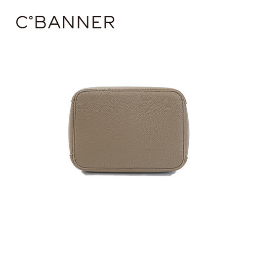 【上新】千百度2026细腻荔枝纹包面耐磨实用女包A26372513 商品图4