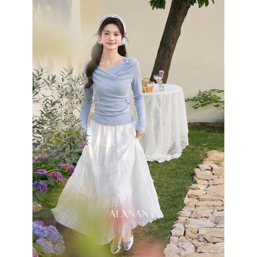 鹿向南「风与蝶序」蓝色设计感掐腰短款针织衫女春季长袖打底上衣 商品图1